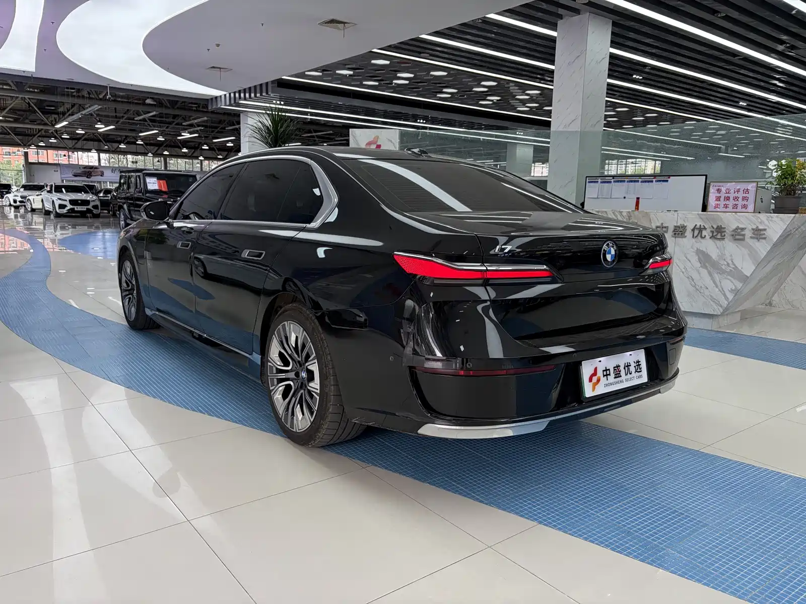 Фото 2 - BMW i7