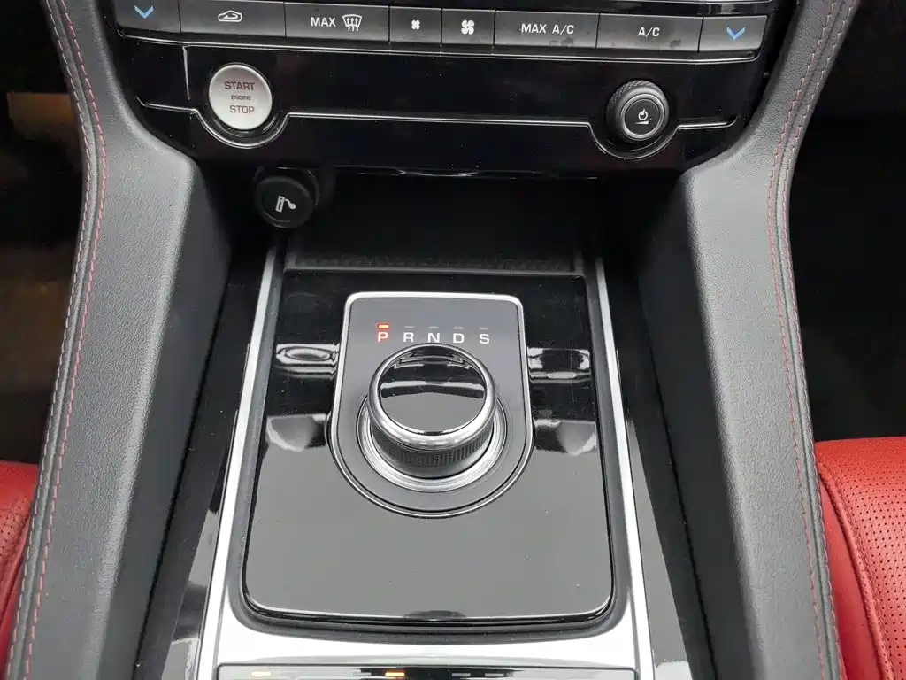 Jaguar F-PACE 2016 2016 2.0T FWD R-Sport Edition