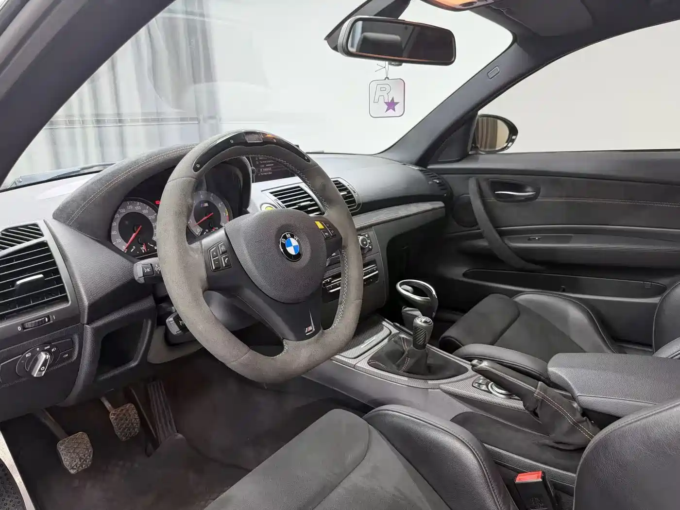 BMW 1 Series M 2011 1M Coupe фото 7