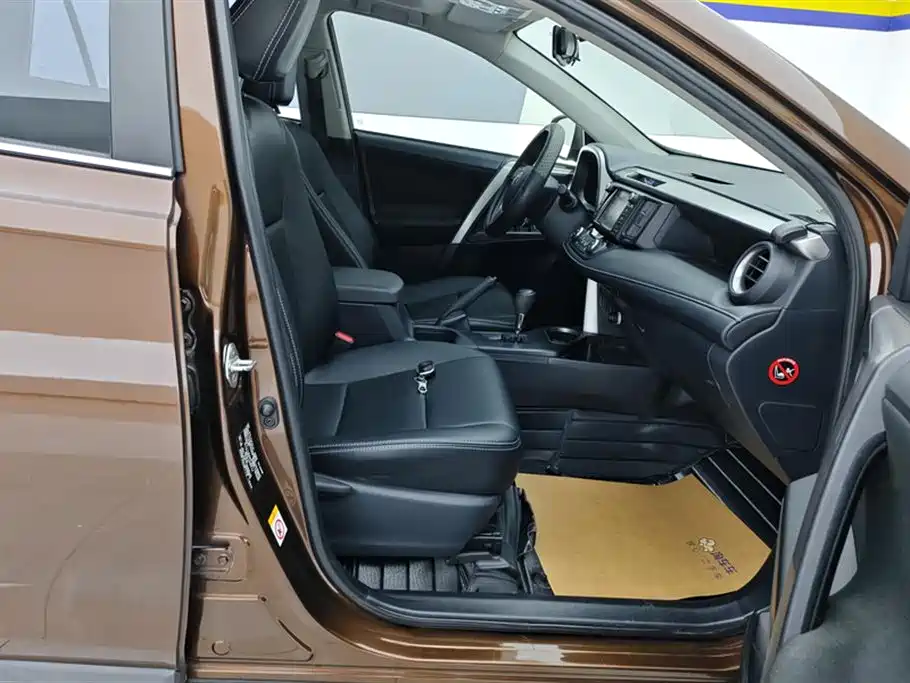 Toyota RAV4 Rongfang 2016 2.0L CVT 2WD Trend (China V) фото 8