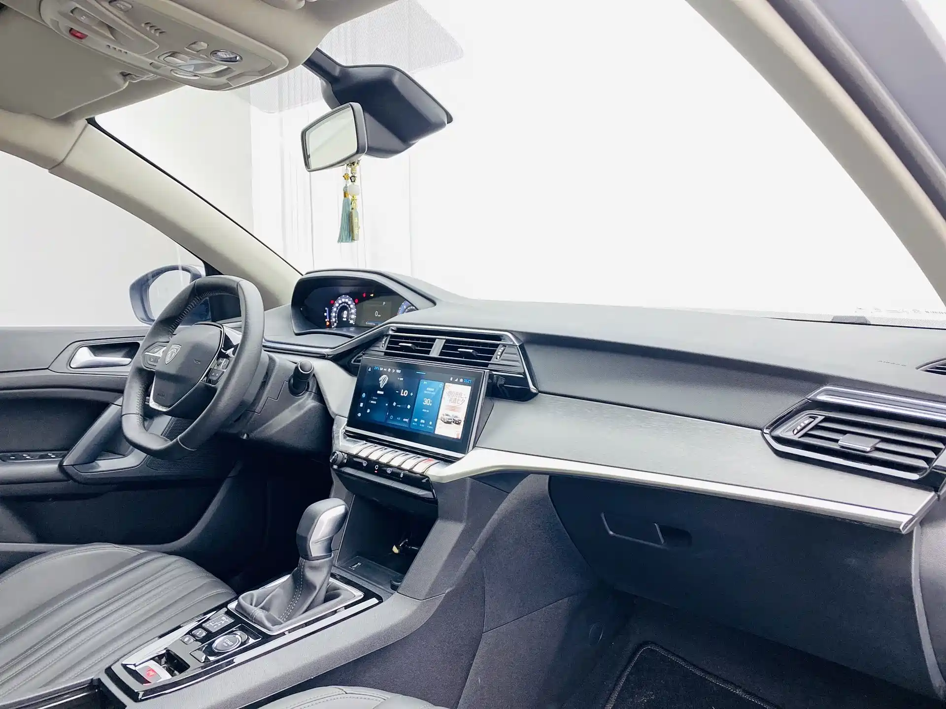 Фото 14 - Peugeot 408