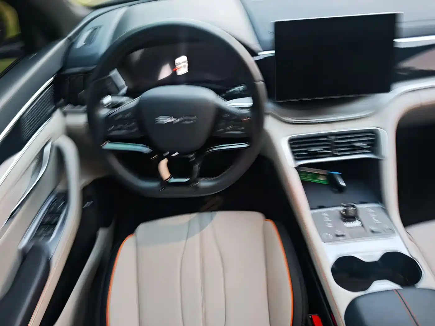 BYD Song PLUS PHEV 2024 Glory Edition DM-i 110km Flagship фото 4