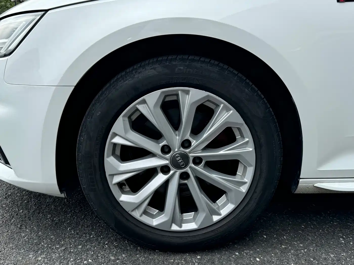 Фото 13 - Audi A4L