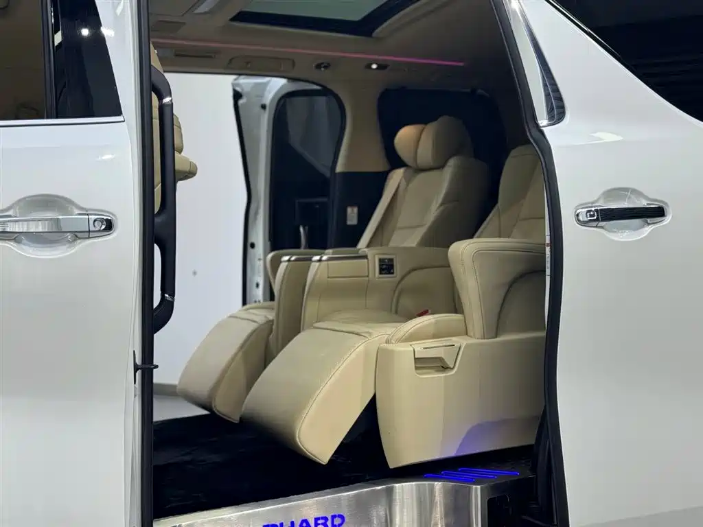 Toyota Alphard 2018 3.5L Luxury фото 5
