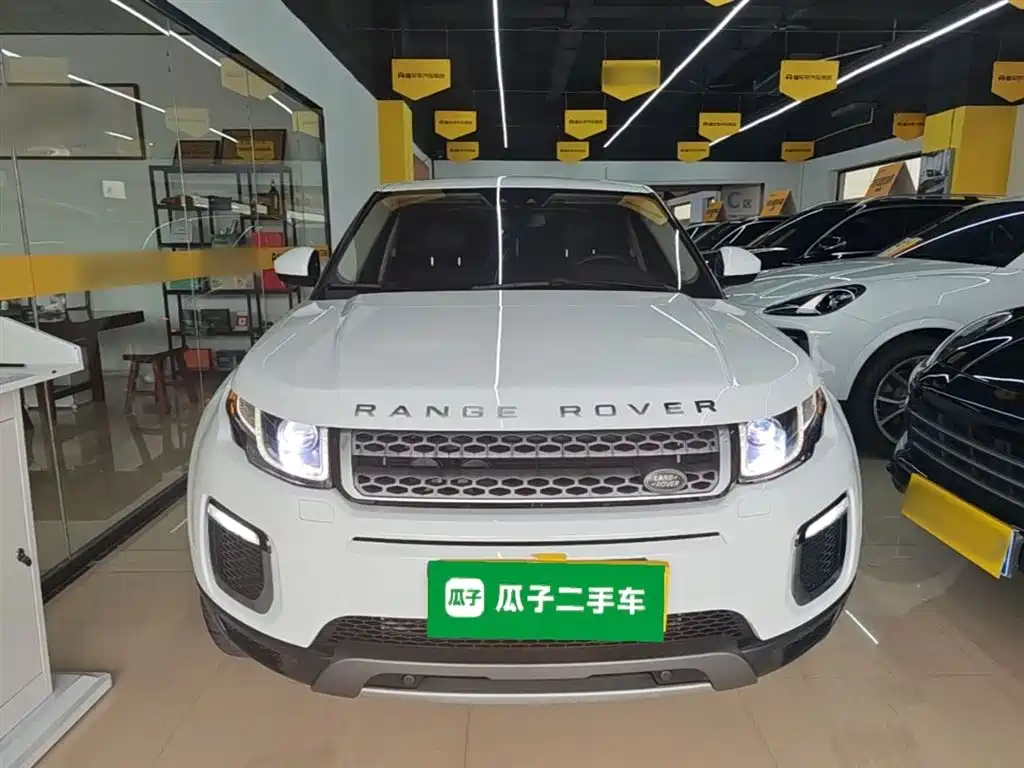 Land Rover Range Rover Evoque 2017 2.0T SE Smart Shine Edition фото 3