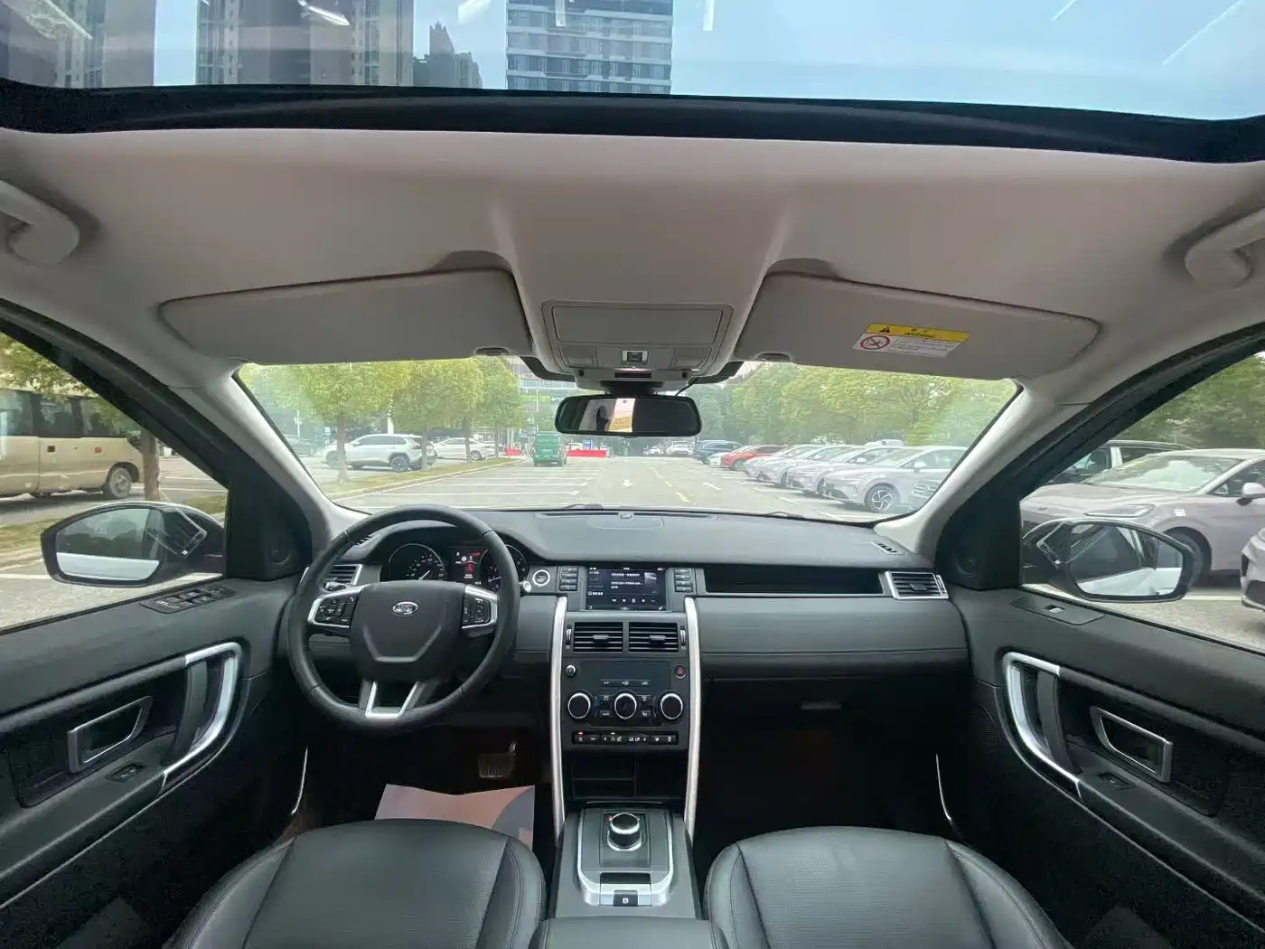Land Rover Discovery Sport 2018 240PS SE Edition фото 4