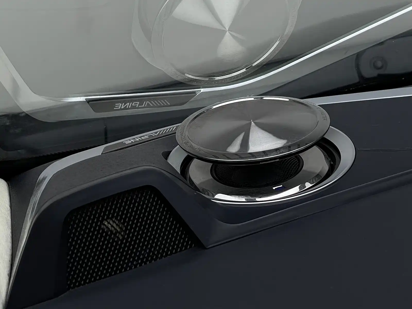 Photo 15 - Toyota Alphard