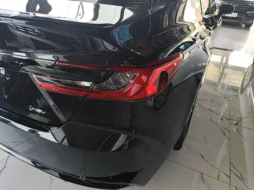 Toyota Camry 2026 Hybrid 2.0HSE Sport Lite Edition фото 8