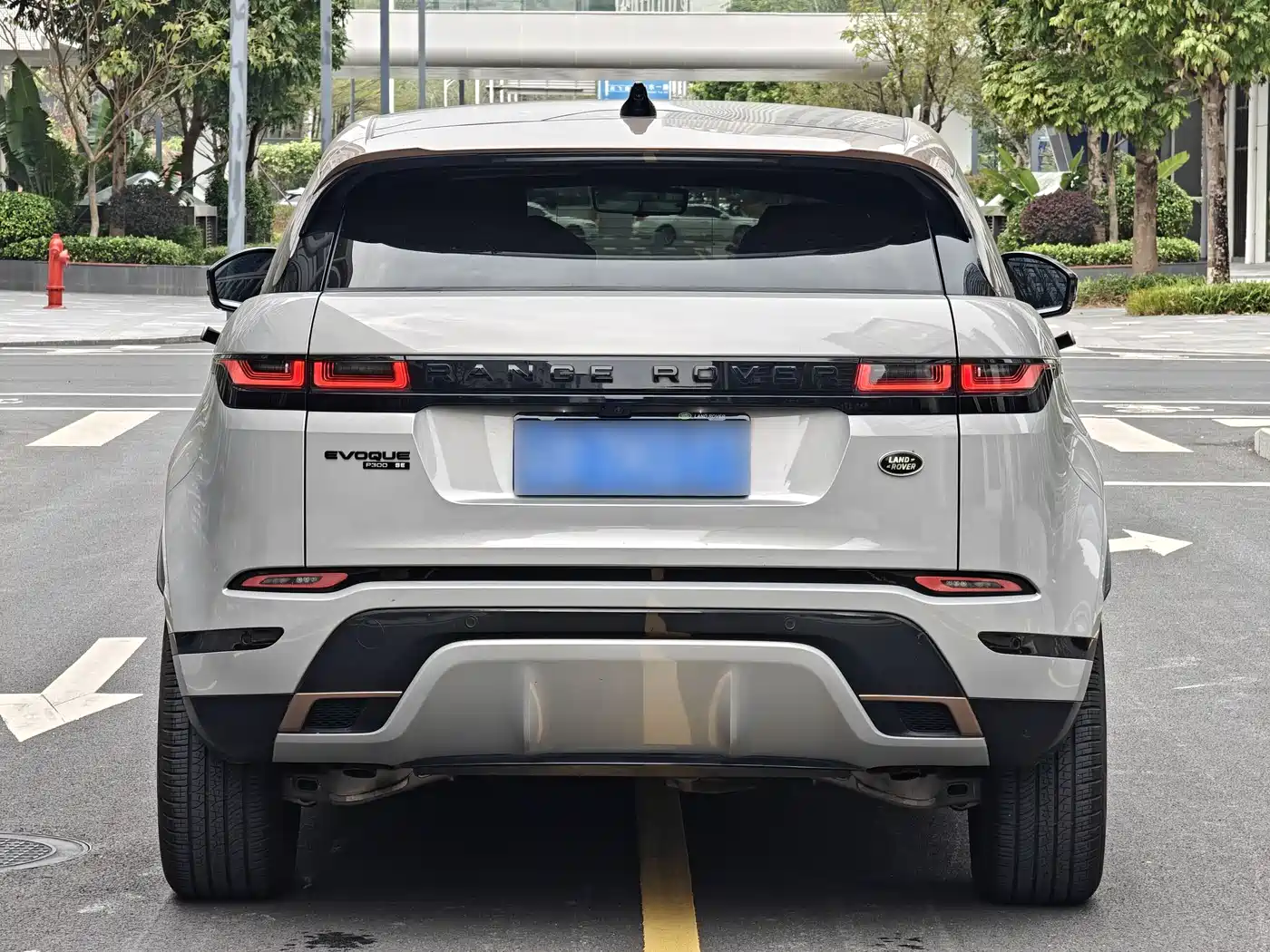 Land Rover Range Rover Evoque 2023 Range Rover Evoque L 249PS Corinthian Bronze Special Edition фото 11