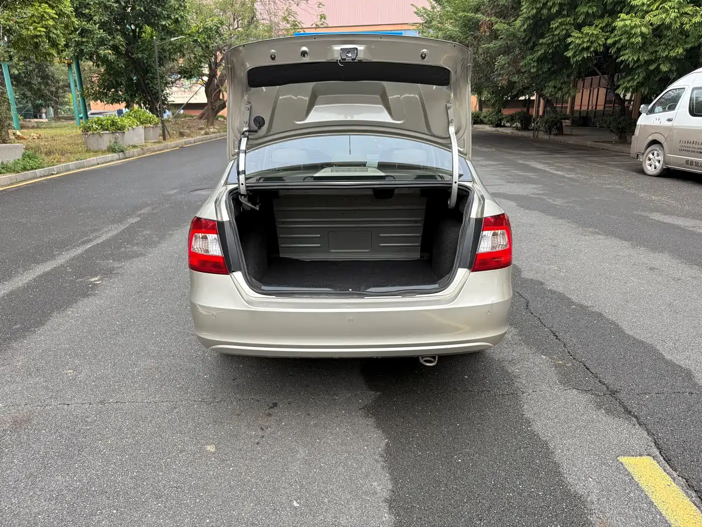 Škoda Rapid 2013 1.6L Automatic Preferred фото 14