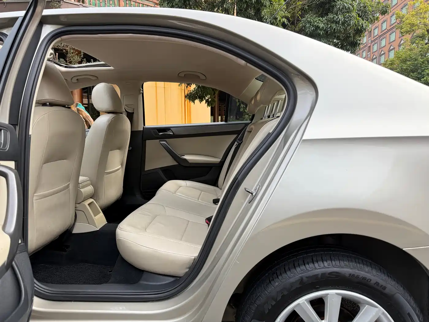 Škoda Rapid 2013 1.6L Automatic Preferred фото 7