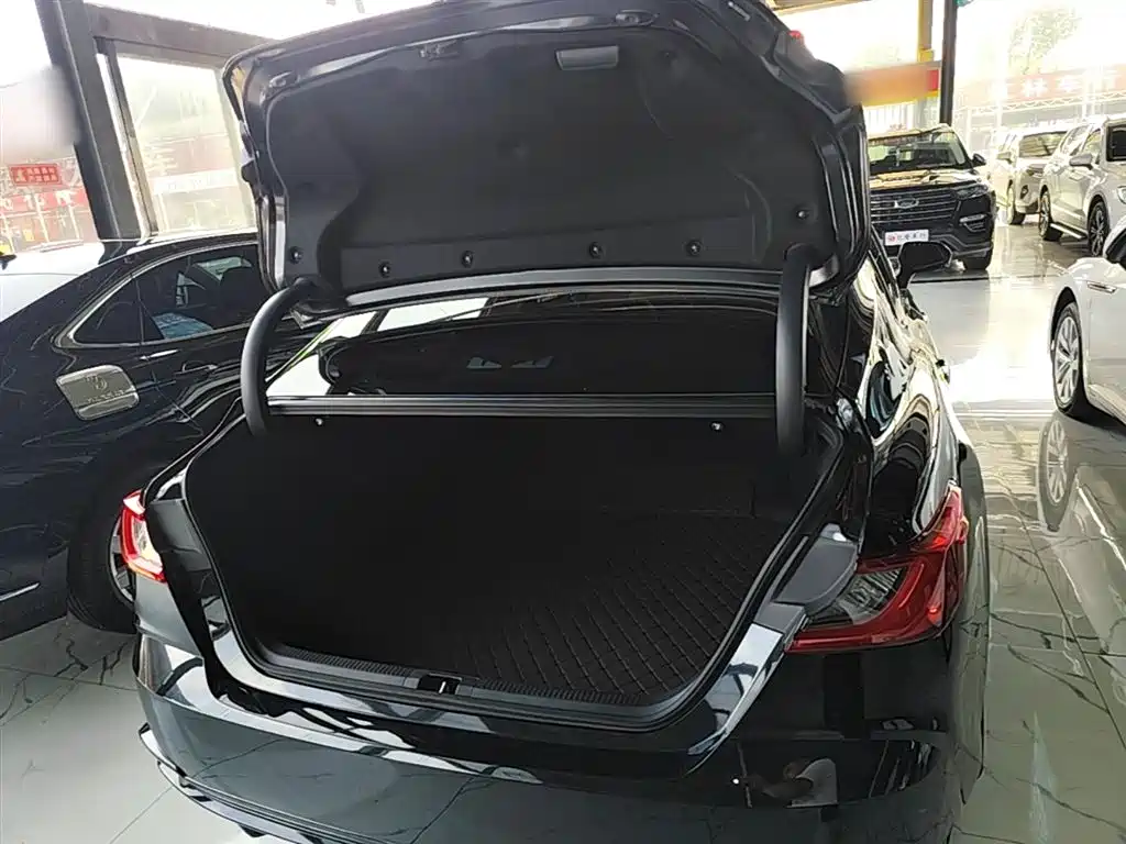 Toyota Camry 2026 Hybrid 2.0HSE Sport Lite Edition фото 19