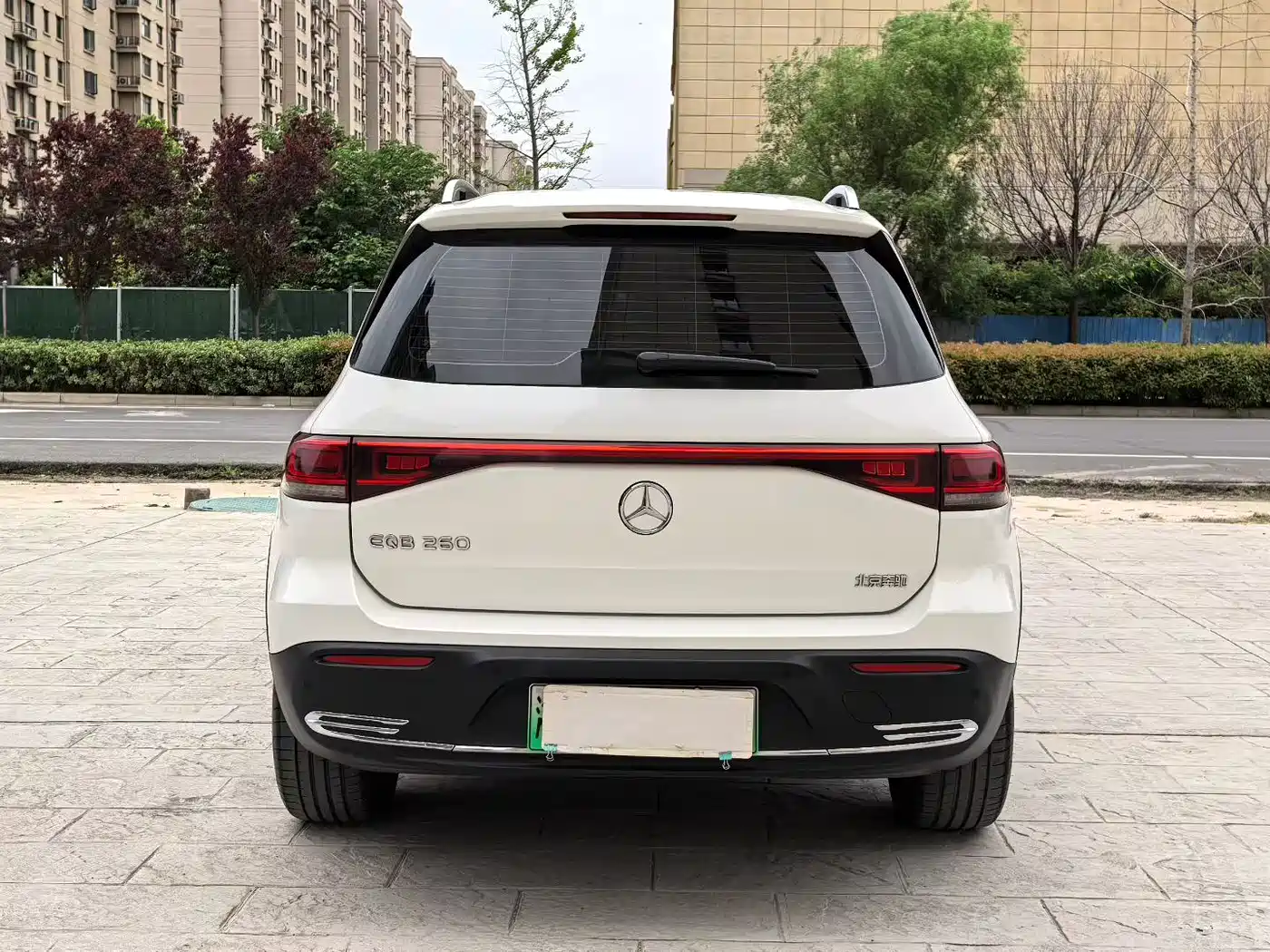 MERCEDES-BENZ EQB
