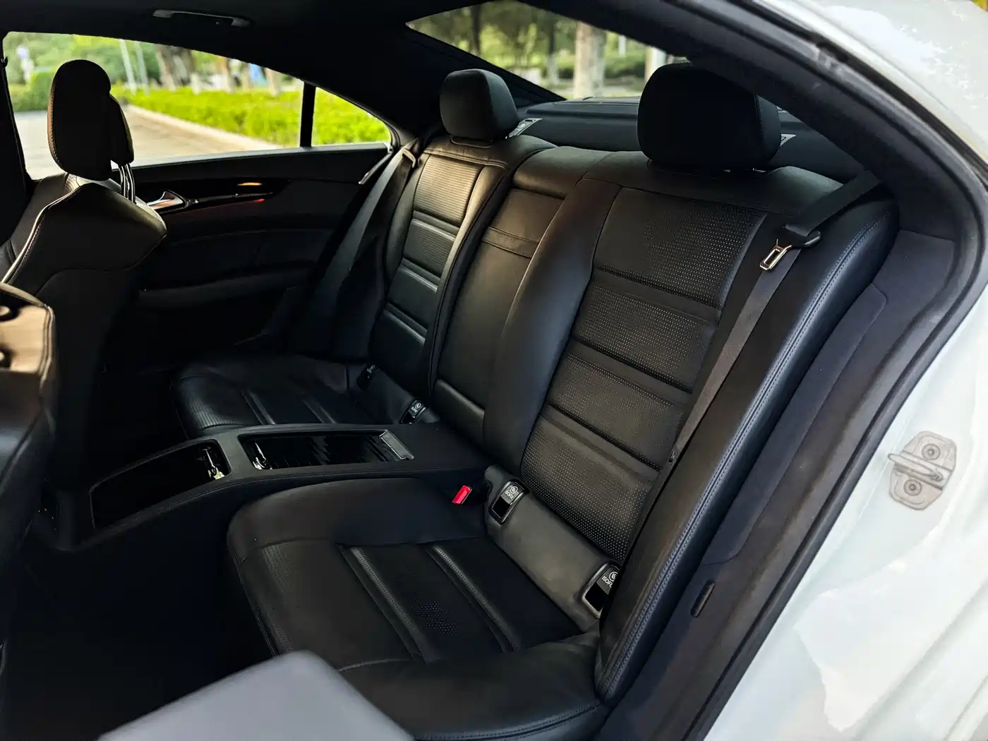 Mercedes-Benz CLS AMG 2015 AMG CLS 63 4MATIC фото 19