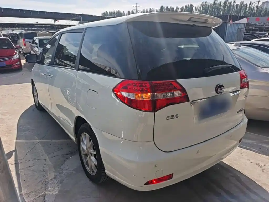 BYD M6 2016 2015 2.4L Automatic Premium Edition