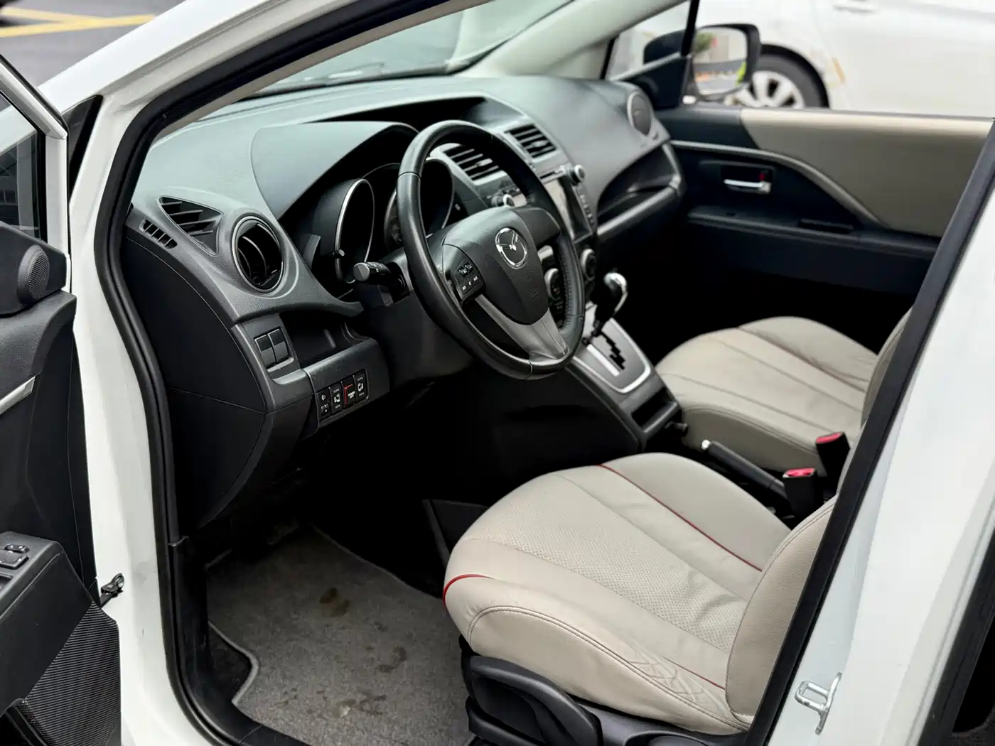 Mazda Mazda5 2013 2.0L Automatic Luxury фото 9