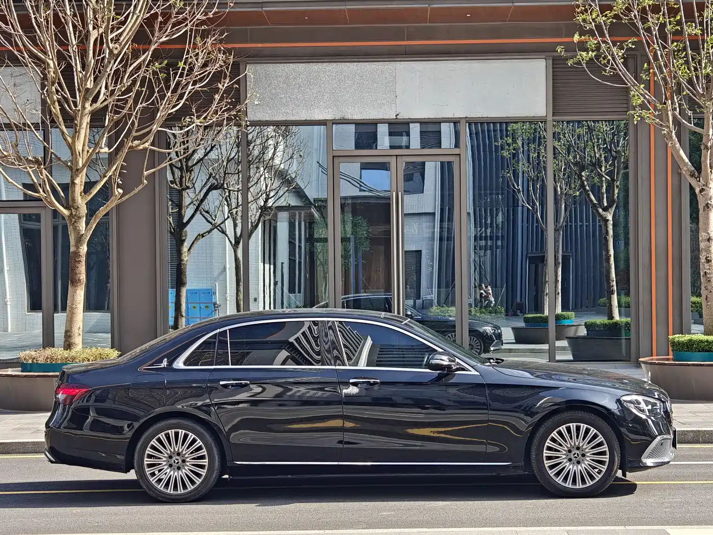 Mercedes-Benz E-Class 2021 E 300 L Fashion фото 6