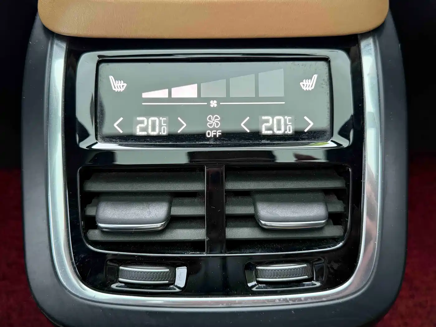 Фото 16 - Volvo XC90