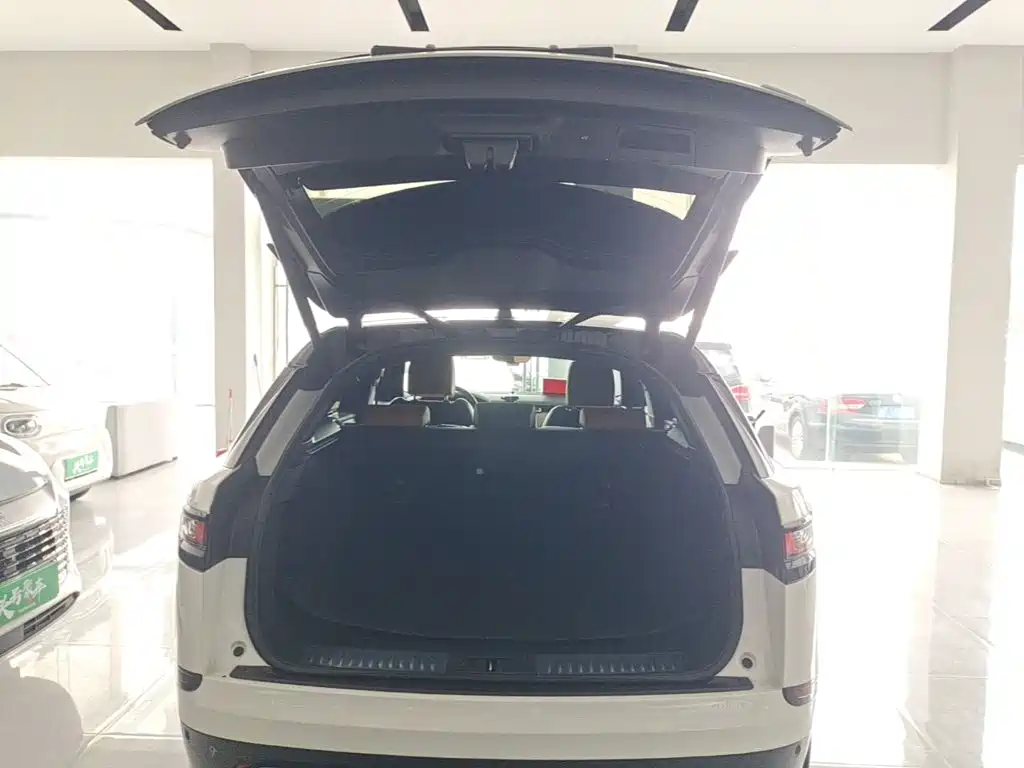 Фото 19 - Land Rover Range Rover Velar
