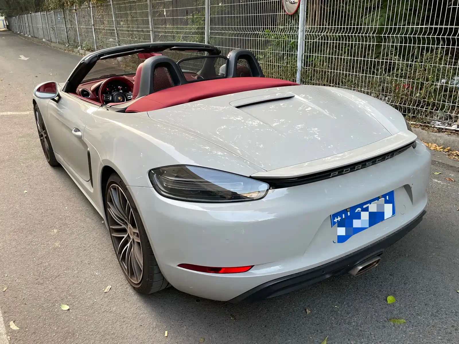 Photo 3 - Porsche 718