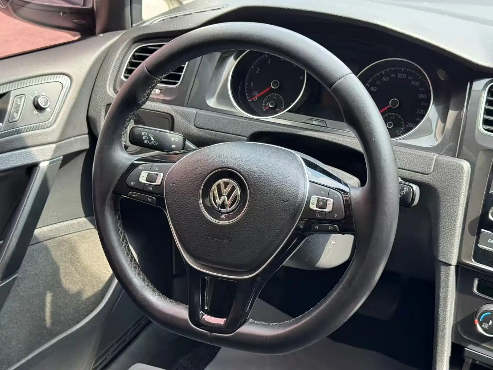 Фото 14 - Volkswagen Golf