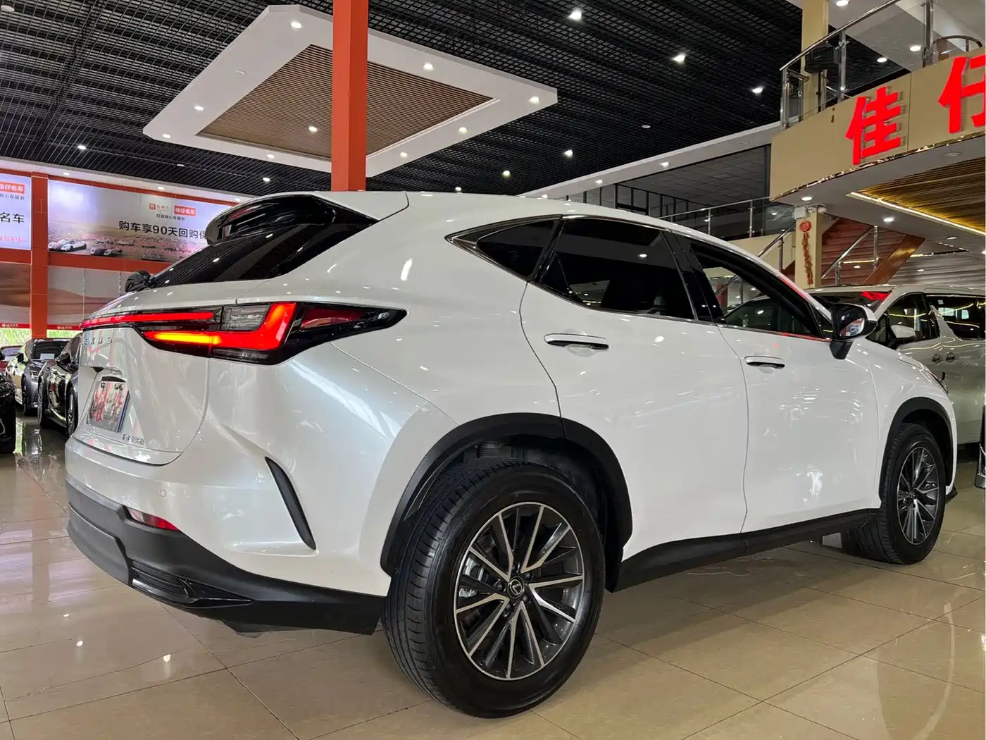 Фото 4 - Lexus NX