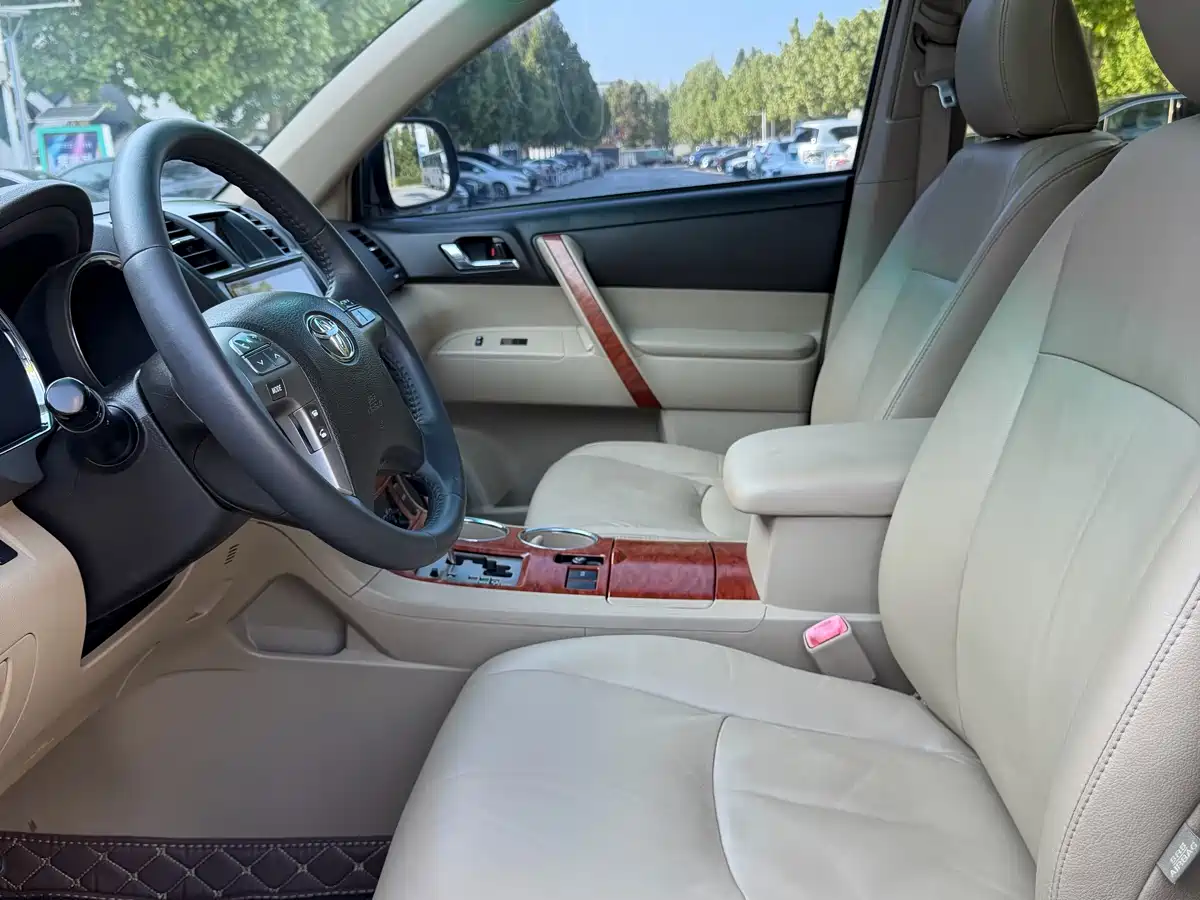 Toyota Highlander 2009 2.7L 2WD 7-Seater Premium фото 8