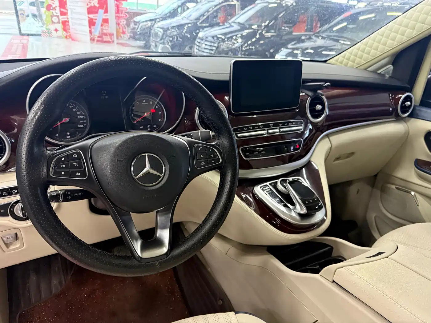 Mercedes-Benz V-Class 2016 V 260 L Premium Long фото 4
