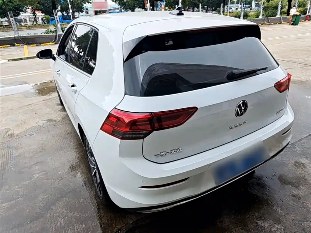 VOLKSWAGEN GOLF