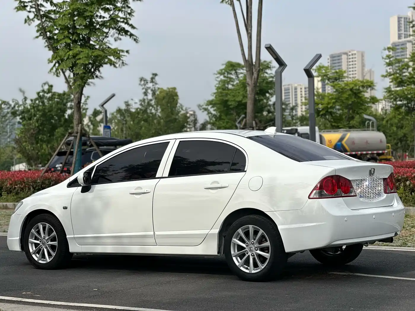 CIIMO CIIMO 2015 2015 1.8L Automatic Luxury Edition