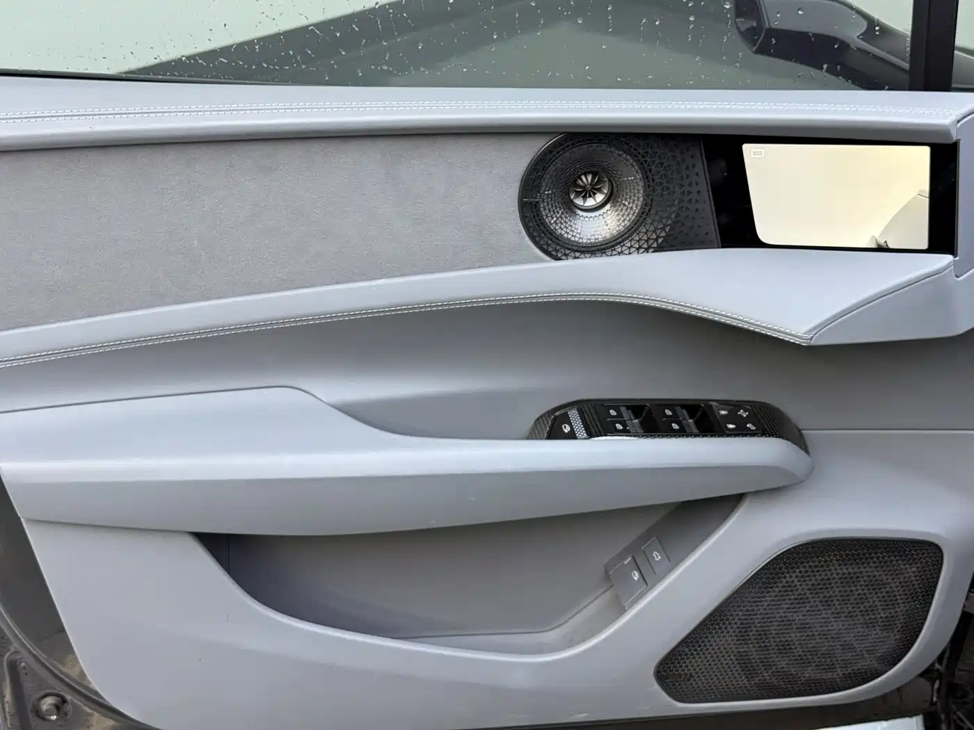 LOTUS SPORTS CAR EMEYA FLOWERS