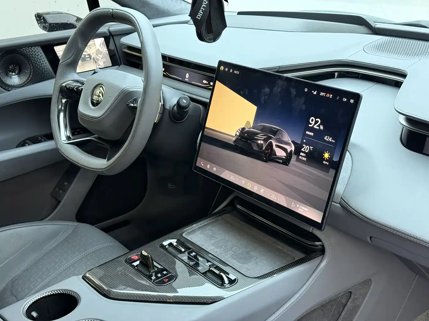 LOTUS SPORTS CAR EMEYA FLOWERS