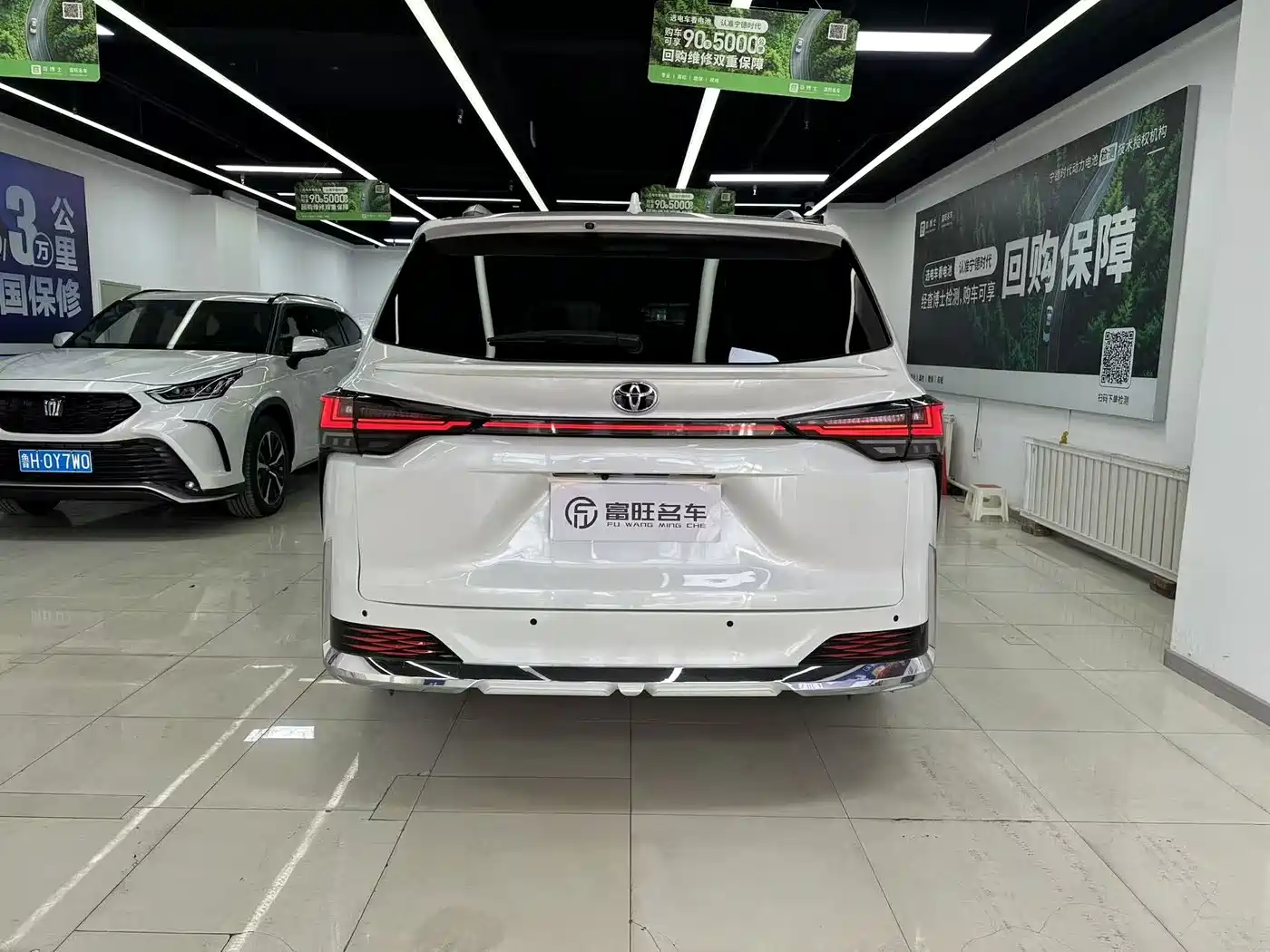 Toyota Granvia 2023 2.5L Hybrid Comfort Edition фото 6