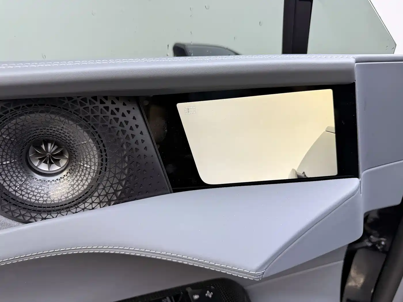 LOTUS SPORTS CAR EMEYA FLOWERS