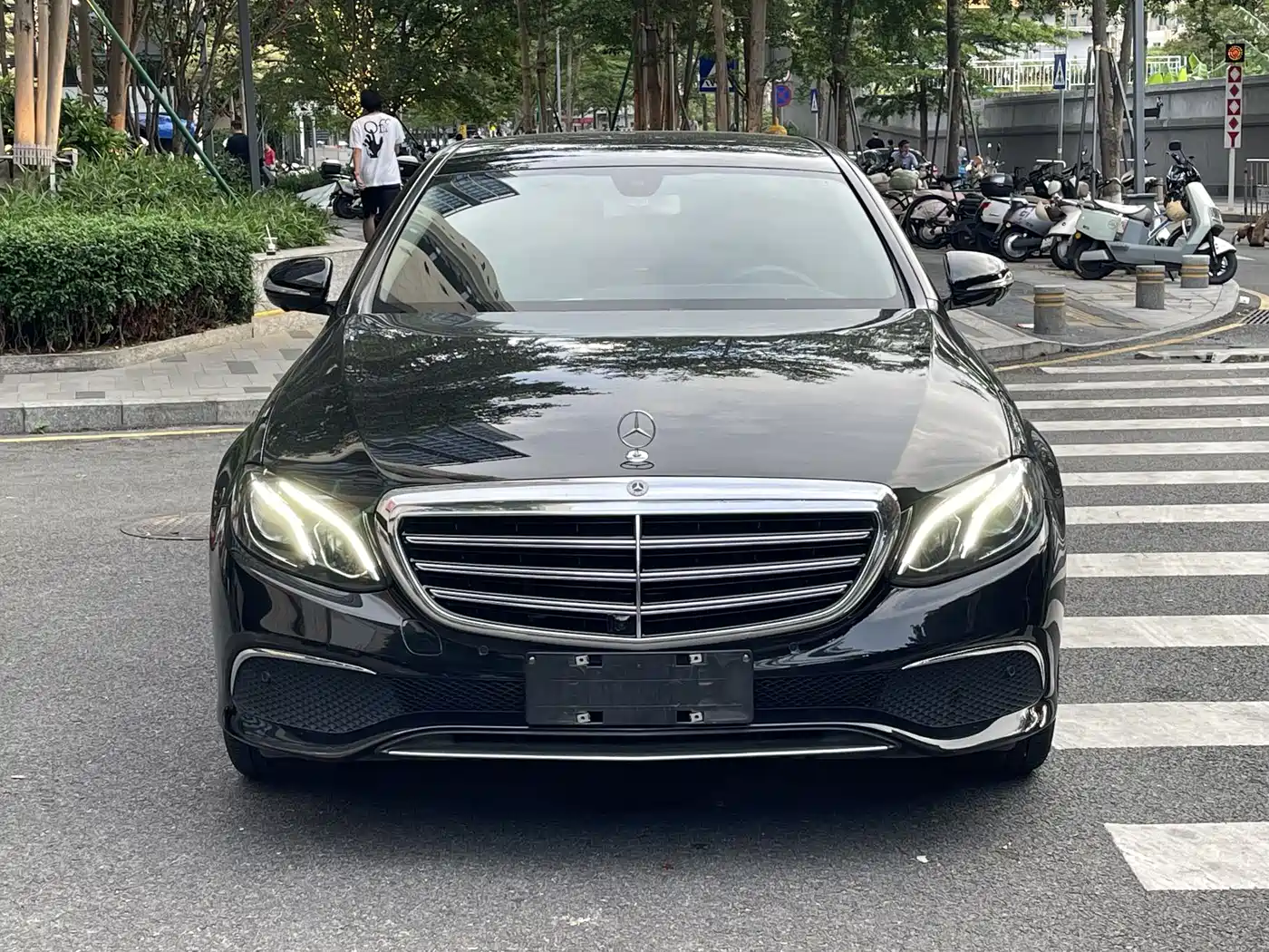 Mercedes-Benz E-Class 2020 E 300 L Fashion фото 2