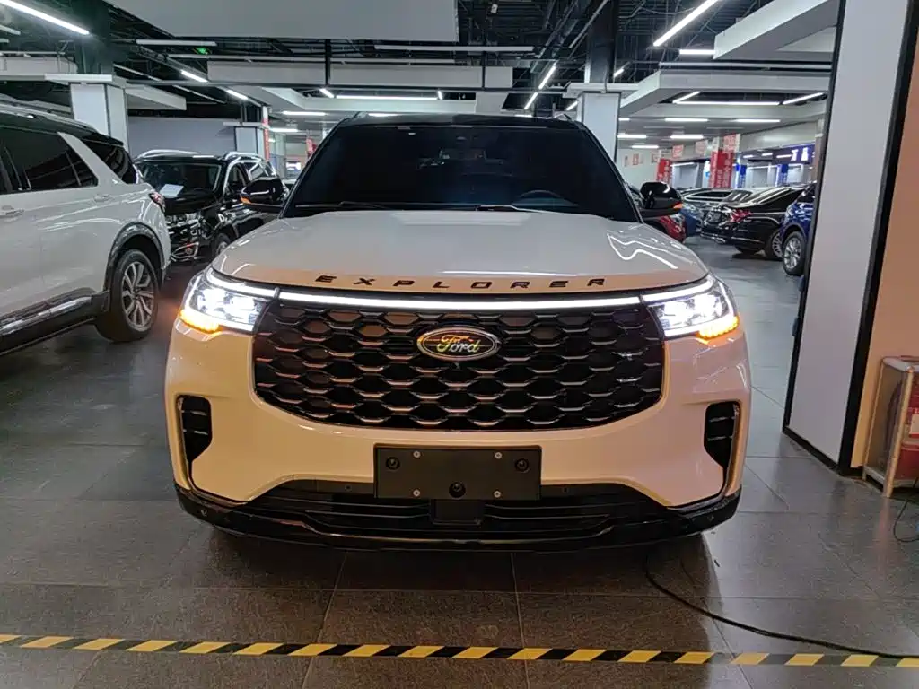 Фото 3 - Ford Explorer