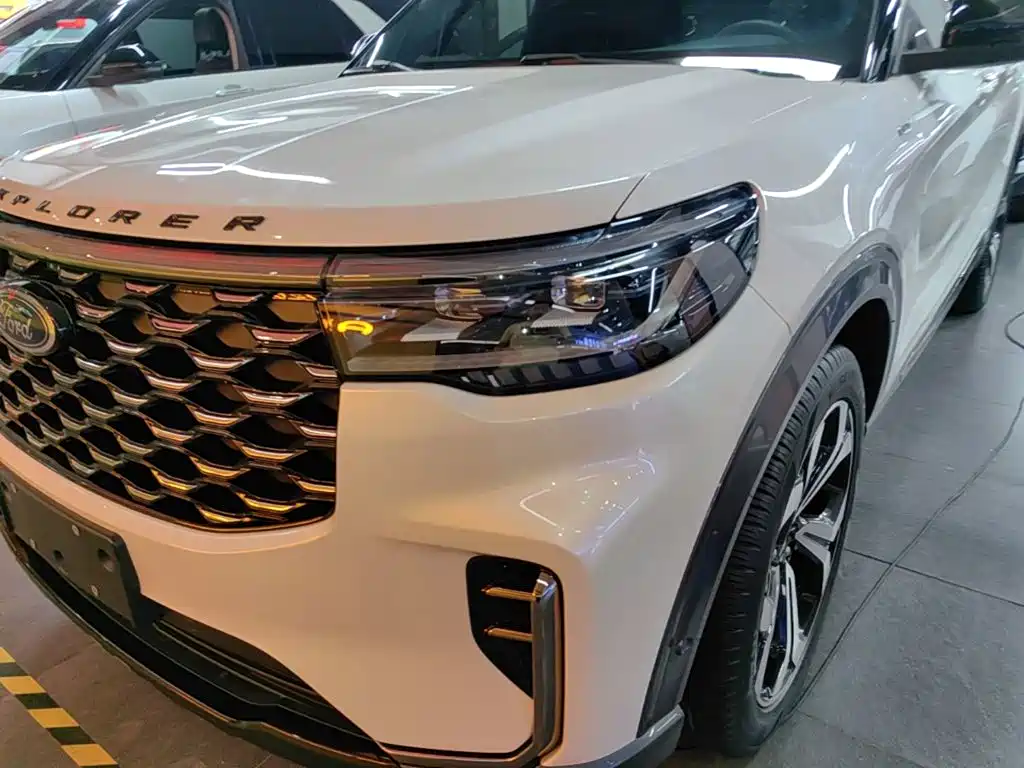 Фото 24 - Ford Explorer