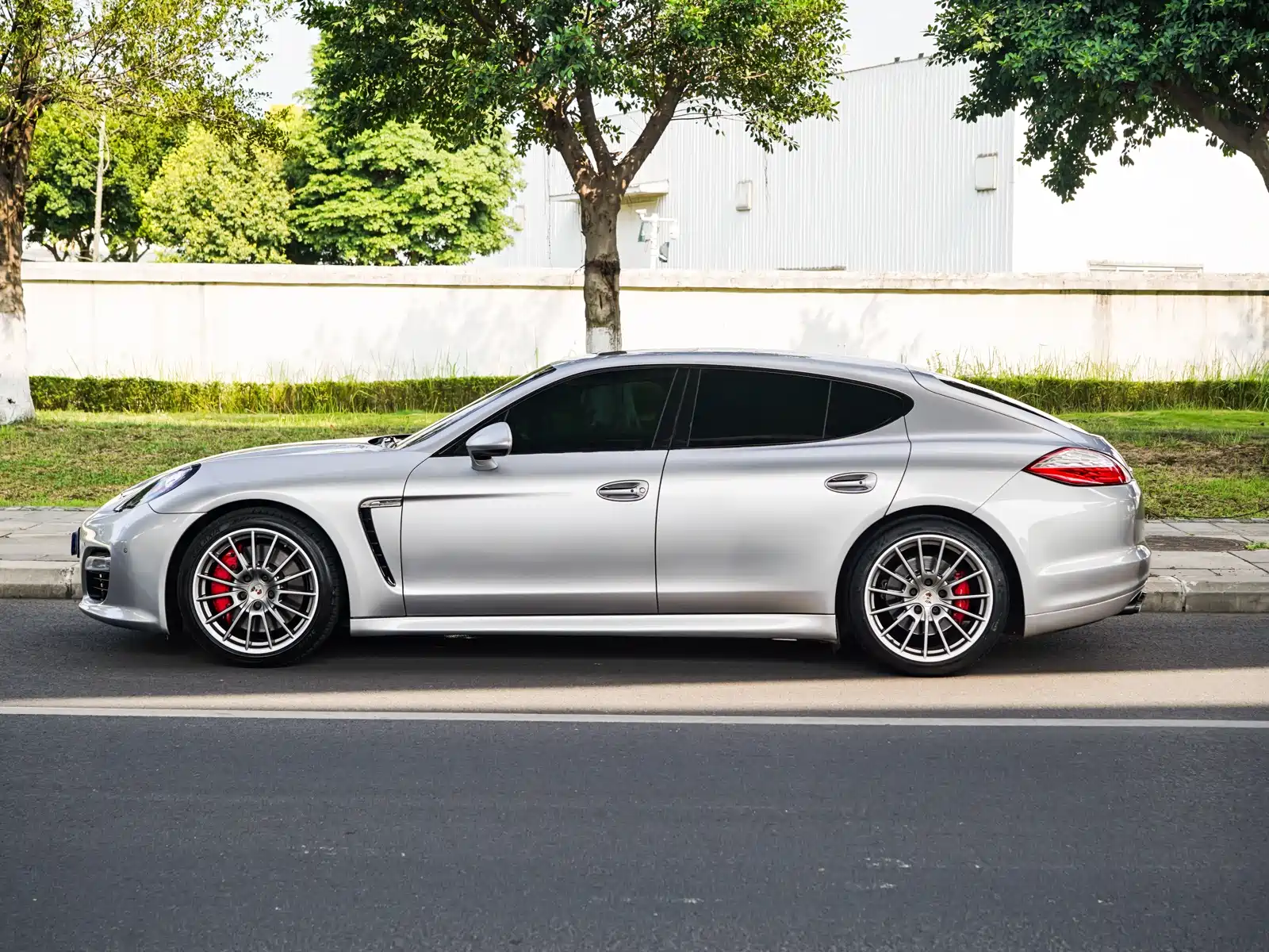 Фото 2 - Porsche Panamera