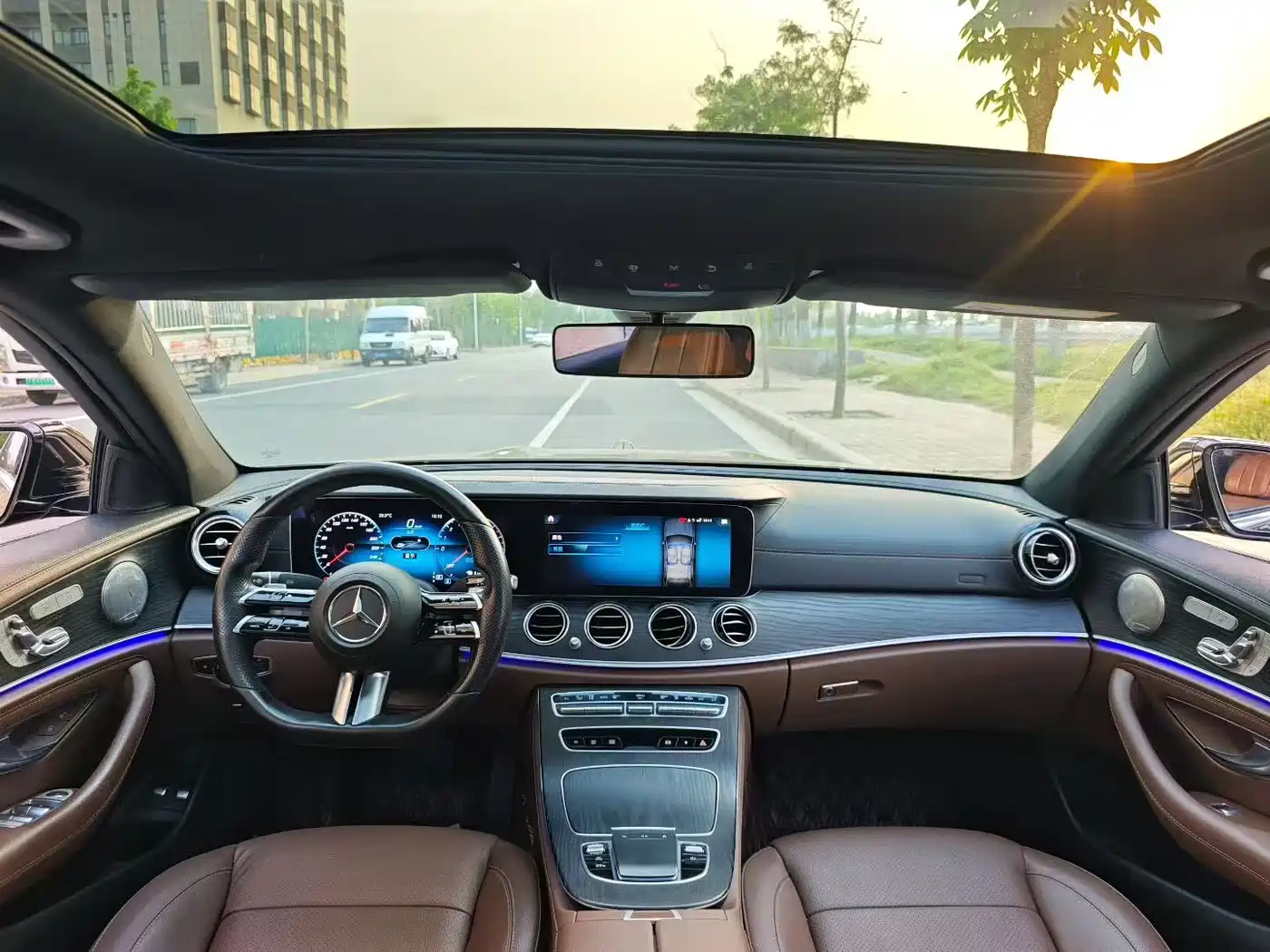 Mercedes-Benz E-Class New Energy 2023 E 350 e L Plug-in Hybrid Sport Sedan фото 5