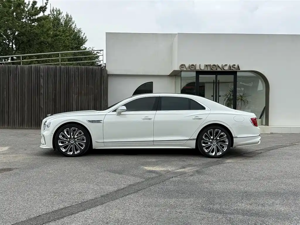 Bentley Flying Spur Plug-in Hybrid 2025 Model Year 4.0T V8 Mulliner фото 4