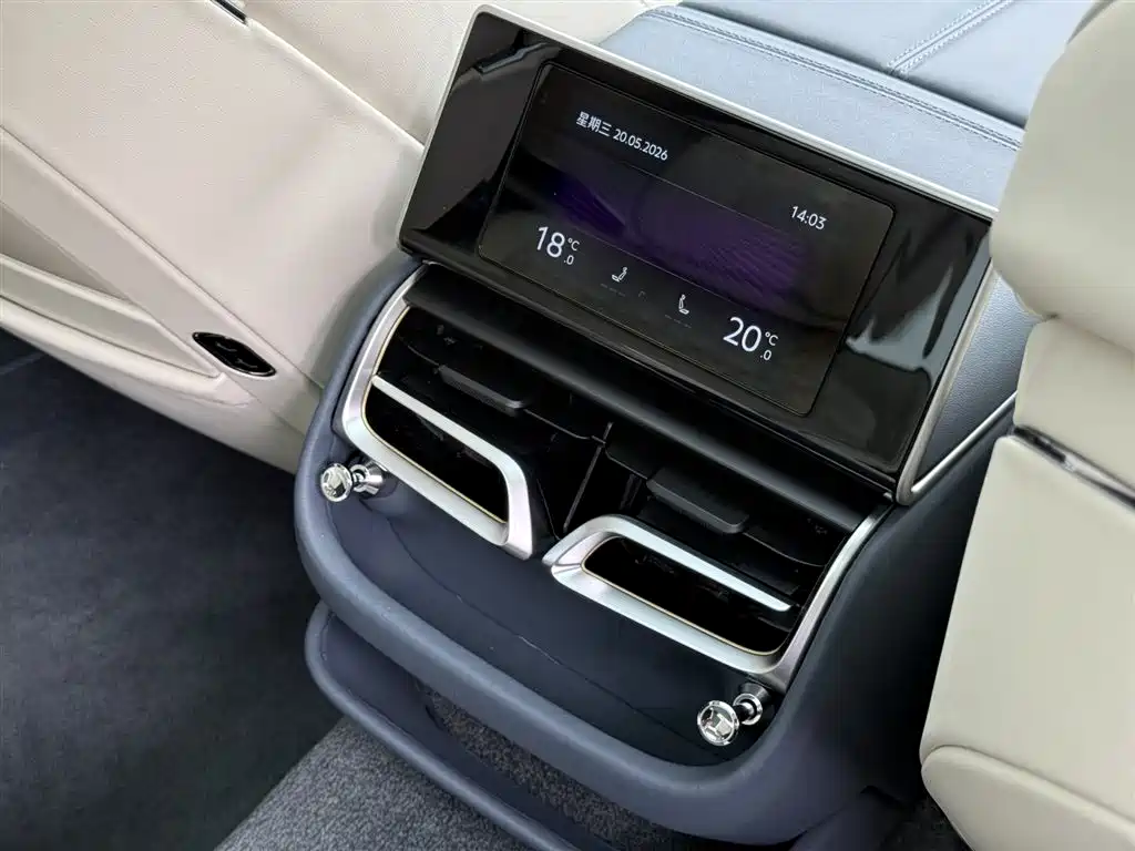 Bentley Flying Spur Plug-in Hybrid 2025 Model Year 4.0T V8 Mulliner фото 24