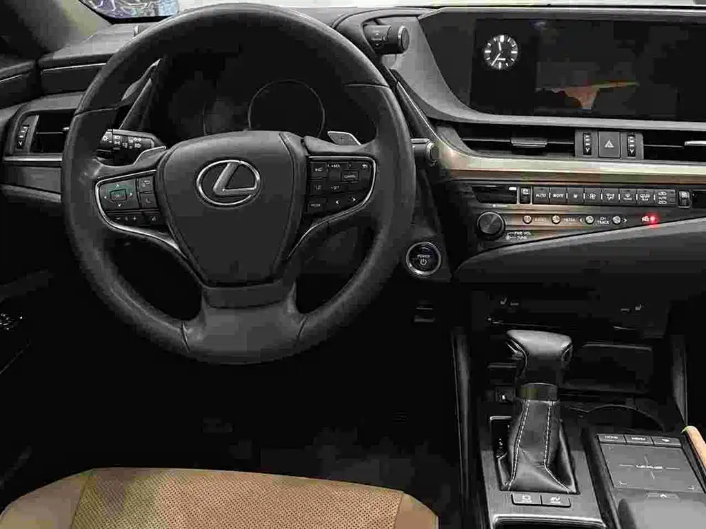 Photo 8 - Lexus ES