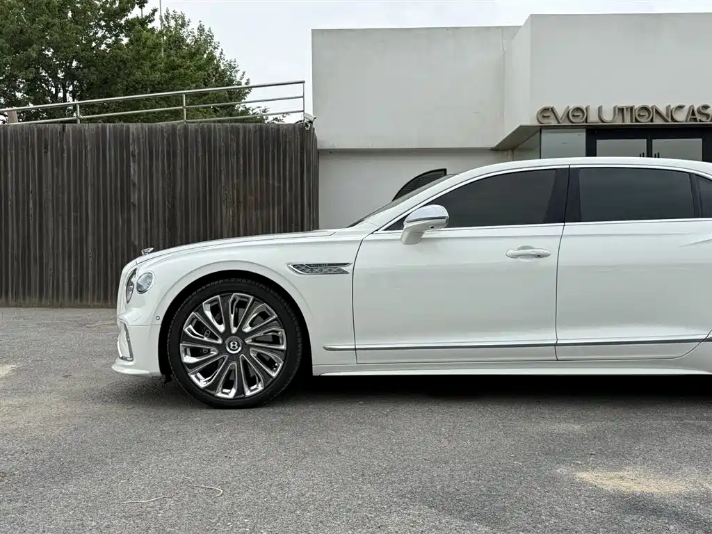 Bentley Flying Spur Plug-in Hybrid 2025 Model Year 4.0T V8 Mulliner фото 5