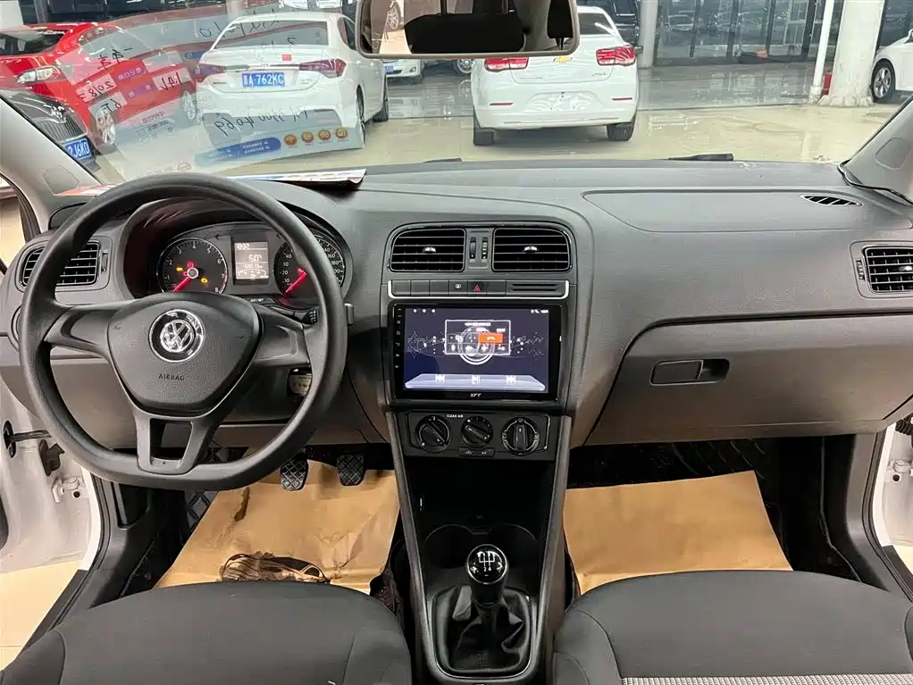 Volkswagen Polo 2016 1.4L Manual Trend фото 5
