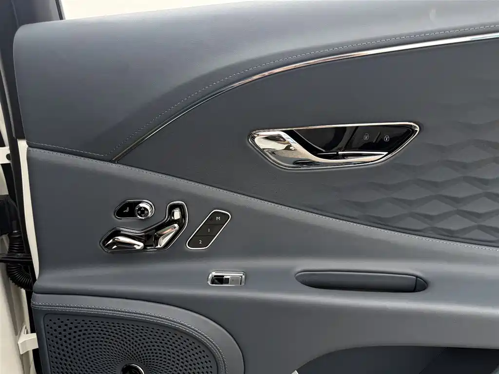 Bentley Flying Spur Plug-in Hybrid 2025 Model Year 4.0T V8 Mulliner фото 41