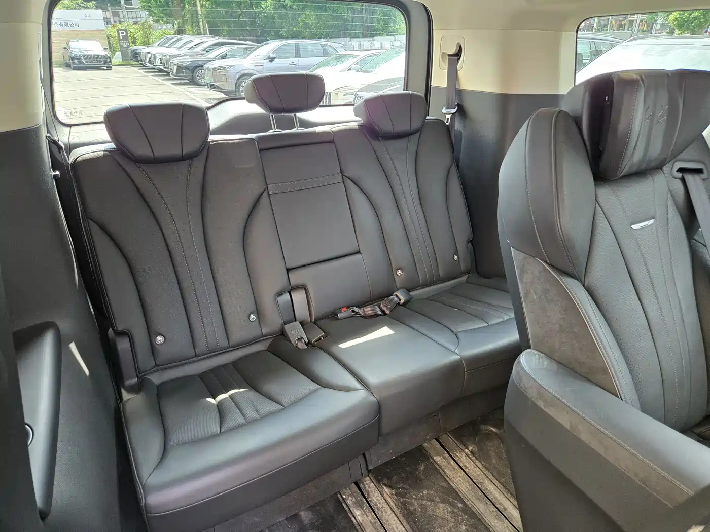 Hongqi HQ9 PHEV 2024 Model 2.0T AWD Luxury Edition фото 13