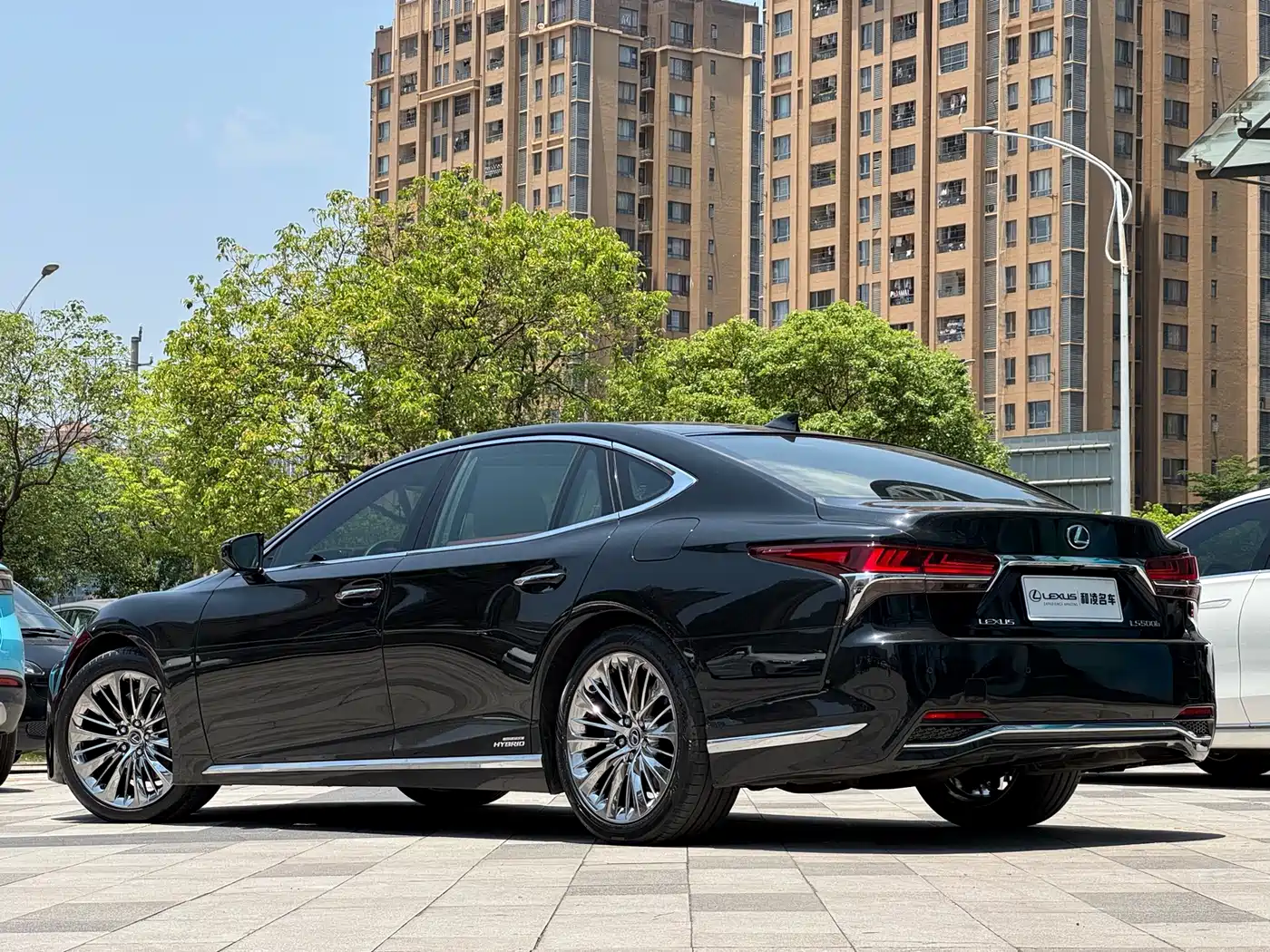 Lexus LS 2018 500h Executive Edition China V фото 4