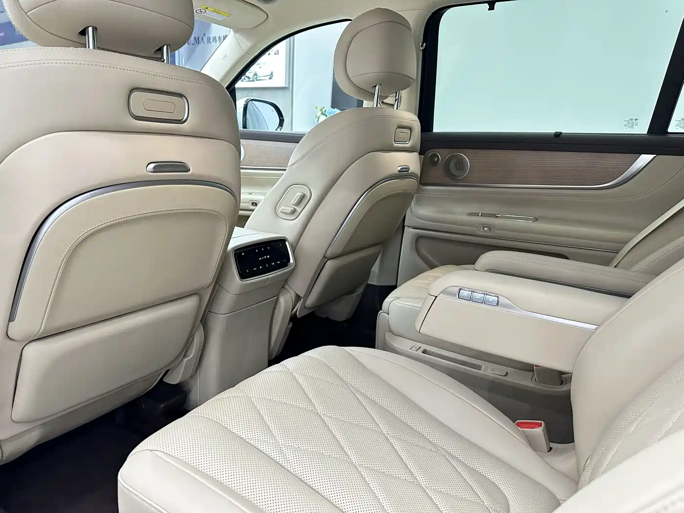 AITO Wenjie AITO M9 2024 Range Extender Ultra 52kWh 6-seater фото 14