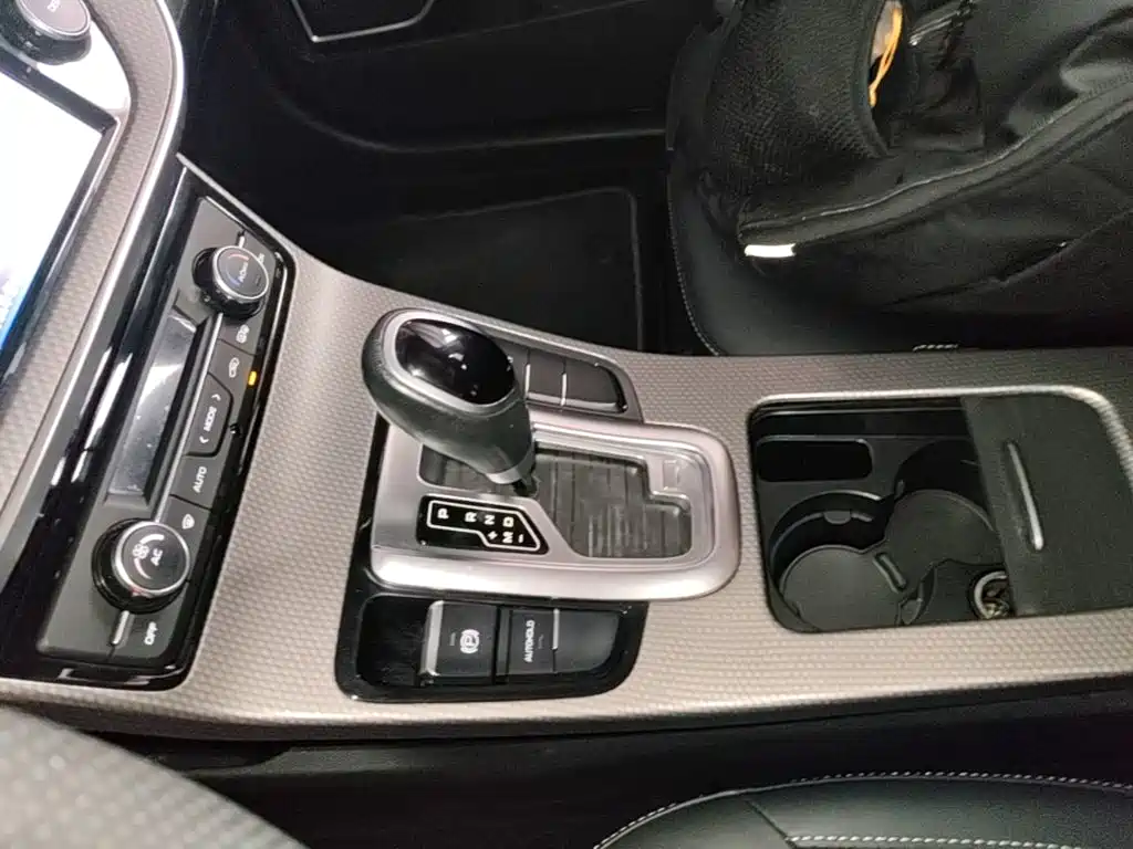 Фото 14 - Geely Emgrand GS