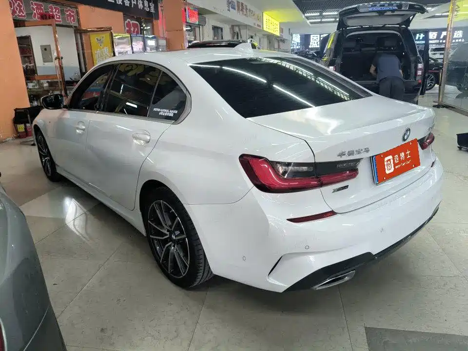 Photo 4 - BMW 3 Series